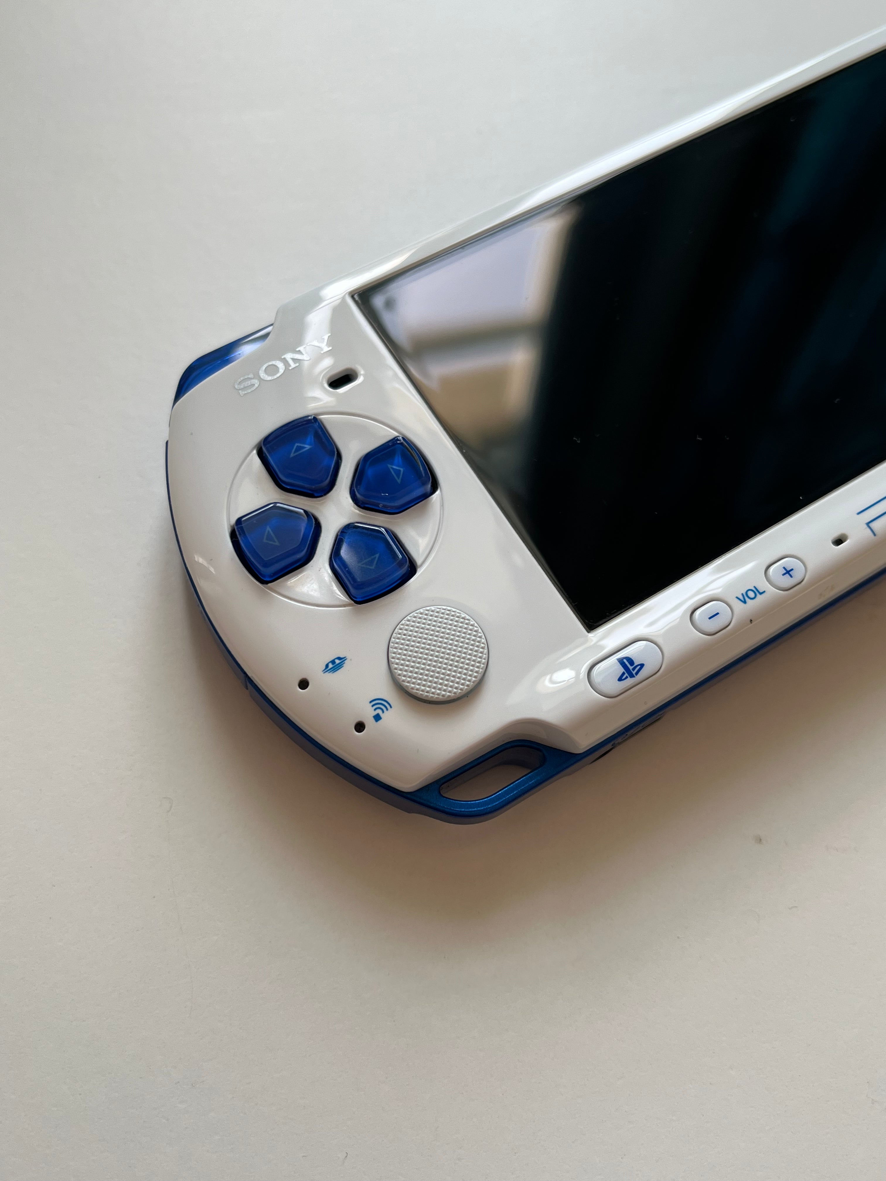 PSP 3000 White and Blue