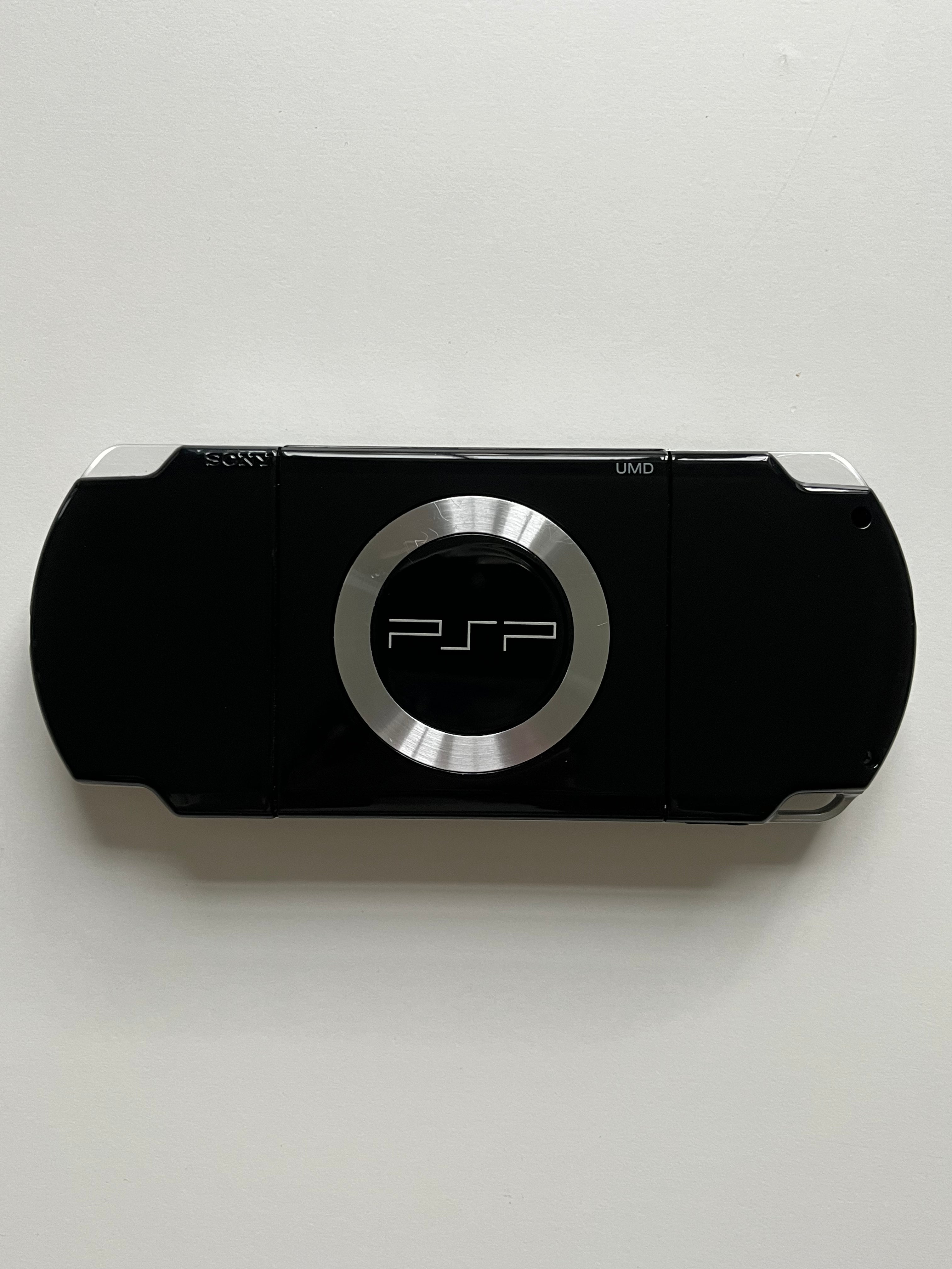 PSP 2000 Black & Red