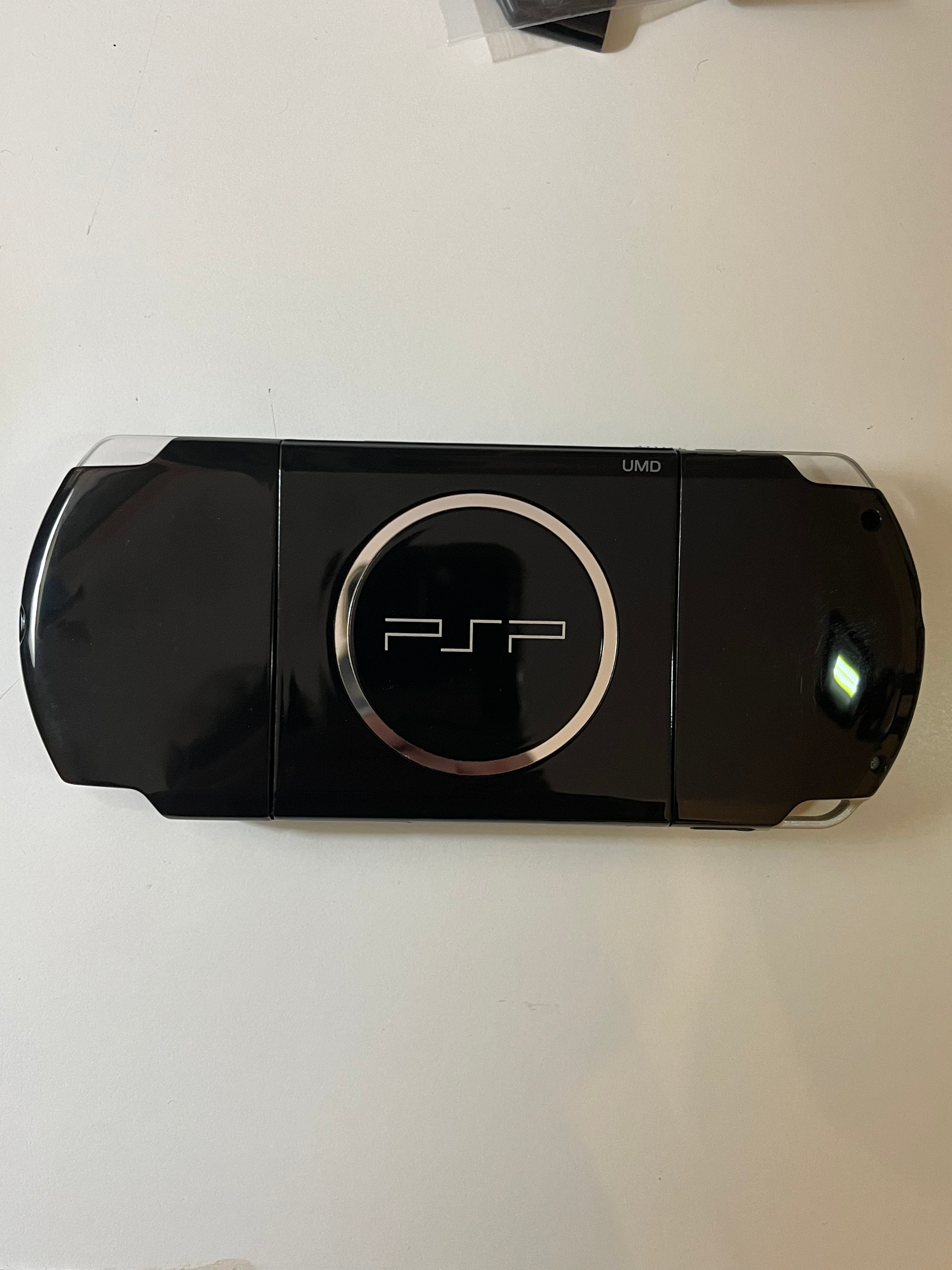 PSP 3000 Piano Black (With box)