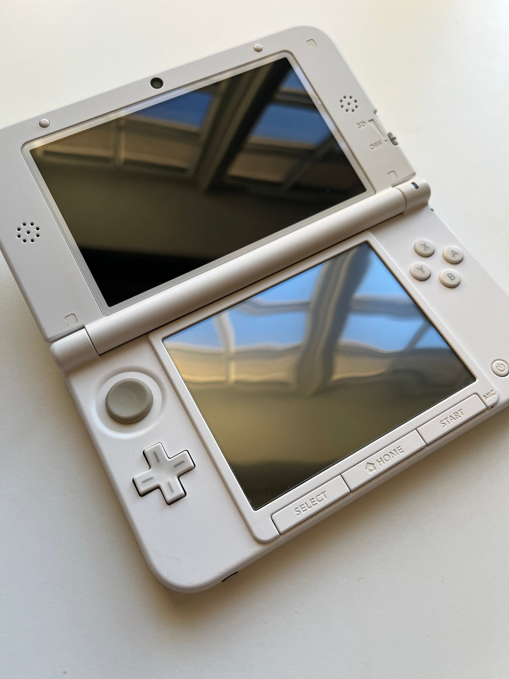 White Nintendo 3DS LL (XL)