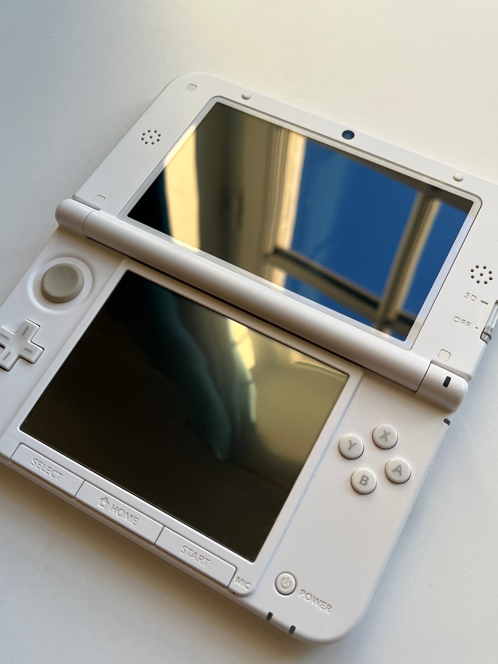 White Nintendo 3DS LL (XL)