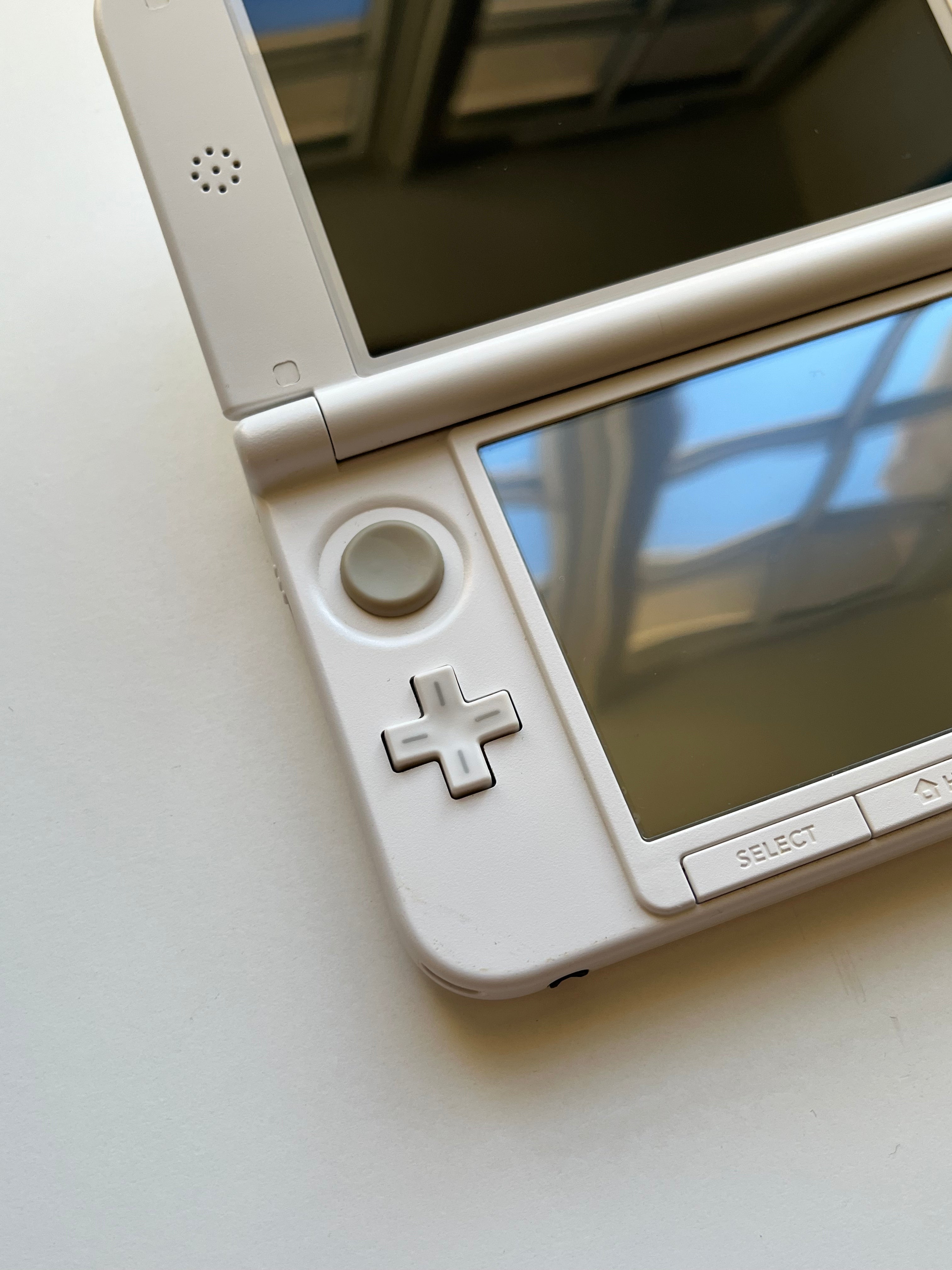 White Nintendo 3DS LL (XL)