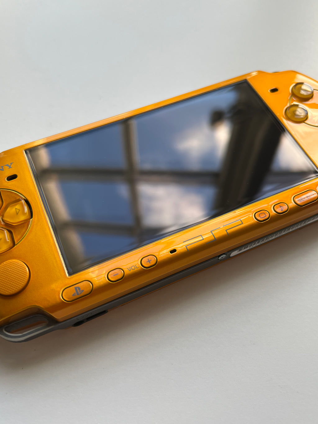 PSP 3000 - Bright Yellow
