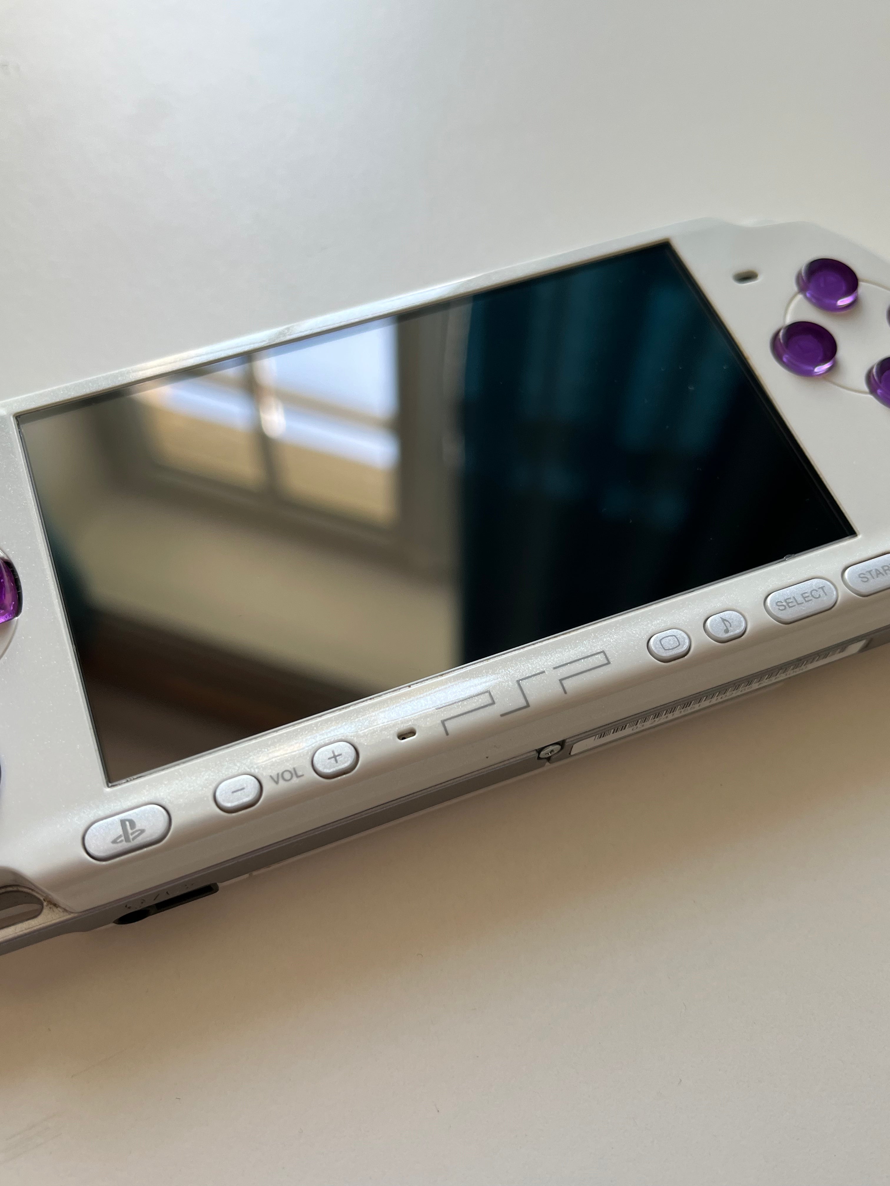 PSP 3000 - Pearl White - Purple